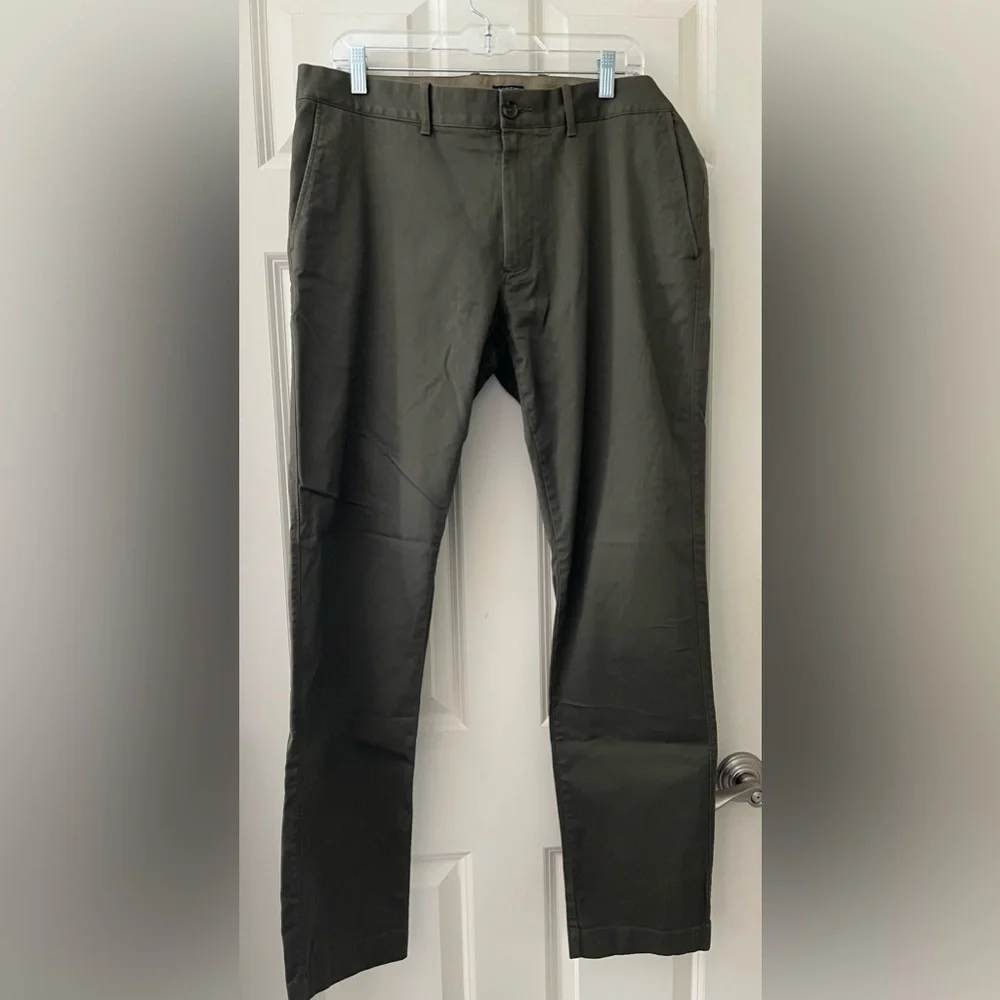 Men’s J.Crew Flex Slim Fit Olive Green Flat Front Chino pants slacks 36x34